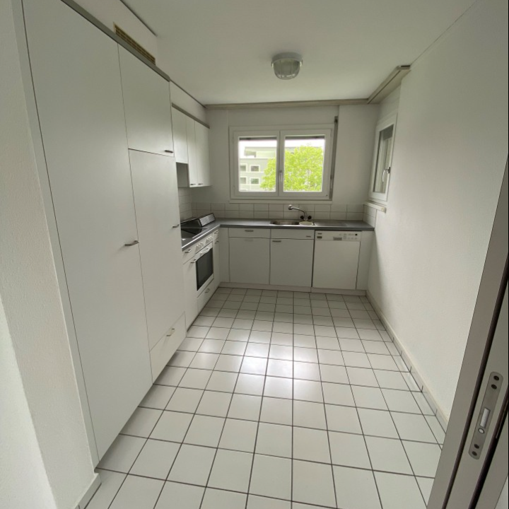 Zu vermieten per sofort oder nach Vereinbarung frisch renovierte 3.5 Zi-Wohnung mit 2 Balkone - Foto 1