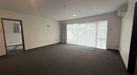 Spacious 3-Bedroom Home for Rent in Saint Kilda - Photo 2