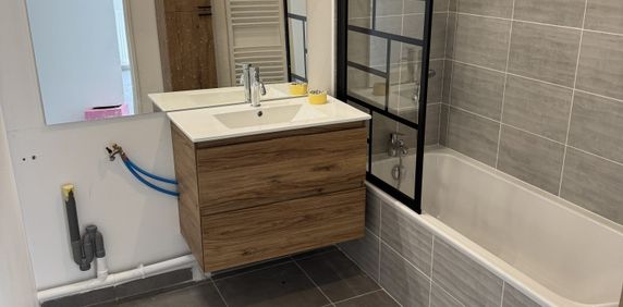 Location Appartement 3 pièces 73m² THONON LES BAINS 74200 - Photo 2