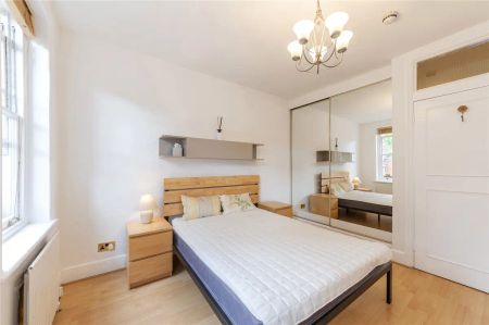 1 bedroom flat in London - Photo 5