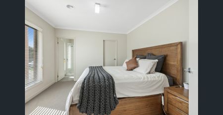 Low-Maintenance Home Offering Comfort, Style and Everyday Convenience - Photo 5