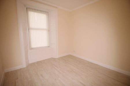 4 bedroom flat to rent - Photo 3