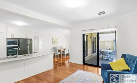 Fantastic townhouse! HOME OPEN SATURDAY 02 MAY AT 9.45AM SHARP! - Photo 2