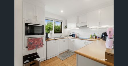 2/11 Aminya Crescent, Yallambie, Vic 3085 - Photo 2