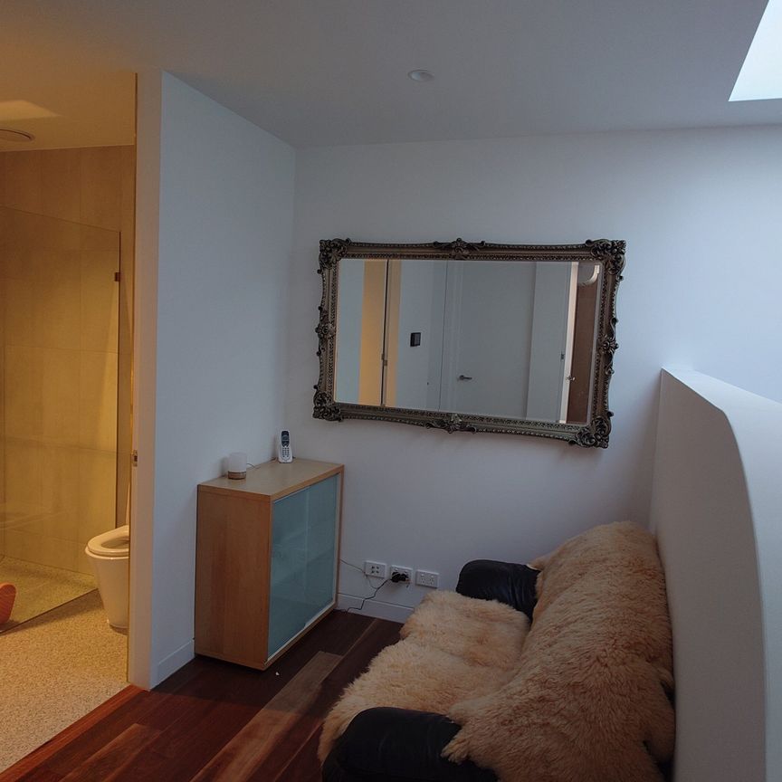 North Melbourne - Photo 1