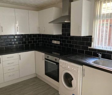 Partly Furnished 3 Bedroom Terrace - Photo 6