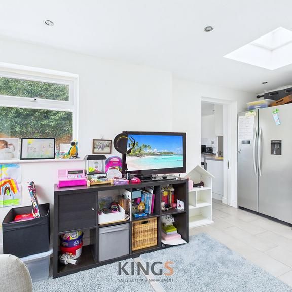 4 bedroom detached house to rent - Photo 1