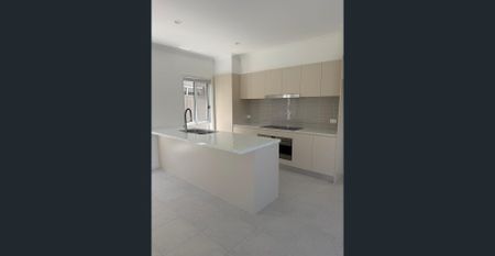 Newly Built Modern Home Offering Space, Comfort & Style - Photo 5