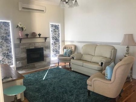 Tamworth Furnished Accommodation - North Tamworth - Photo 3