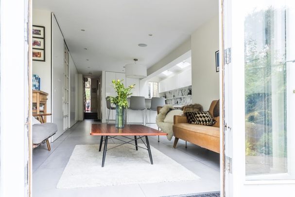 4 bedroom terraced house to rent - Photo 1