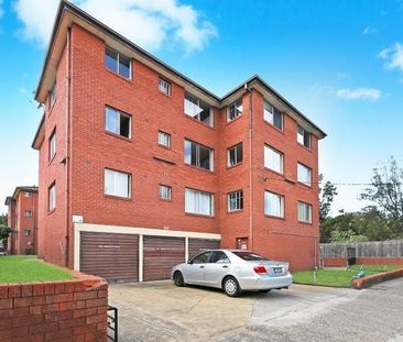 ONE-BED APARTMENT SITUATED IN A QUIET BLOCK - Photo 1