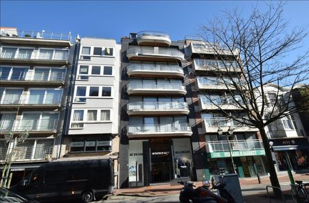 Zonnig appartement heel goed gelegen in het centrum van Knokke, vlakbij de winkels en de zee. - Foto 4