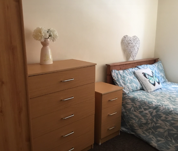 8 bedroom house to rent - Photo 2