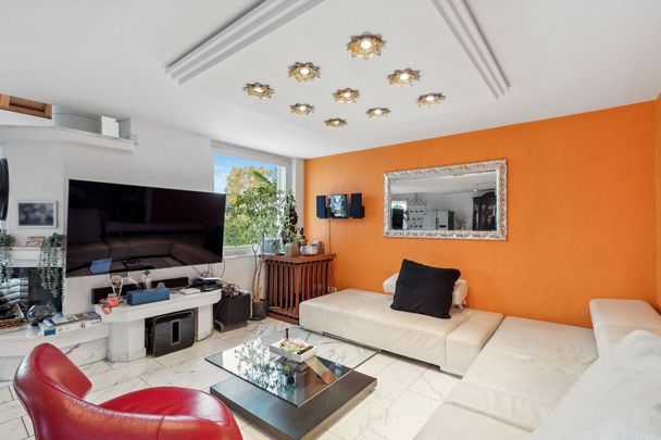 Exklusives, ruhig gelegenes Einfamilienhaus mit Pool zur Langzeitmiete - Photo 1