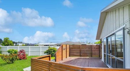 Feilding - Three Bedrooms - Photo 3