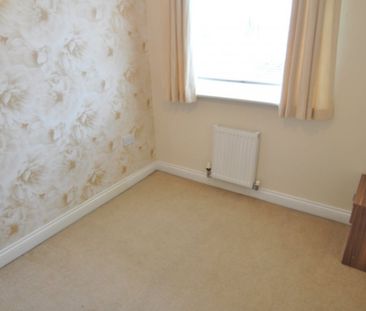 3 bed Town House - To Let - Photo 5