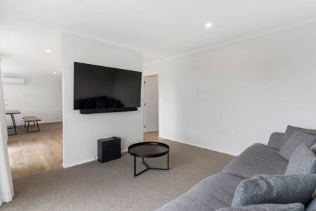 Simply Stunning 4 bedroom home - Photo 5