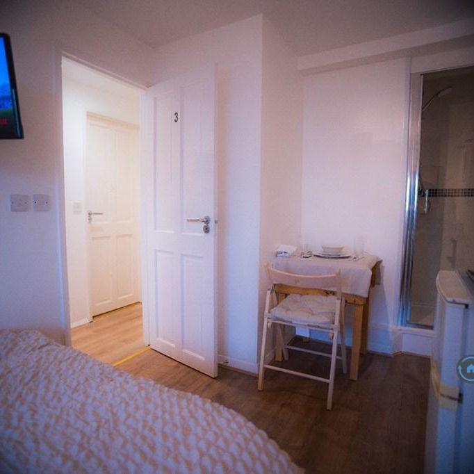 1 bedroom in a flat share to rent - Photo 1