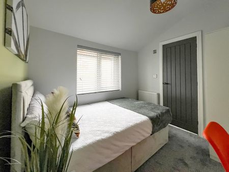 1 bedroom in a house share to rent - Photo 3