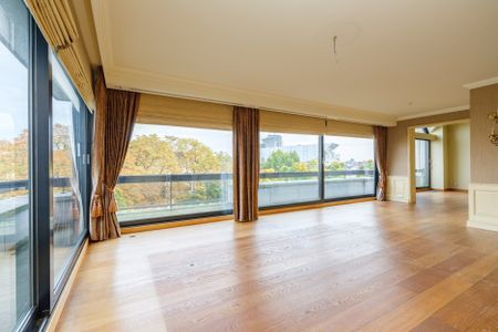 Ideaal gelegen luxe penthouse van 253m2 met ruim terras te Hasselt centrum. - Photo 2