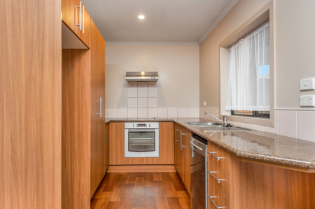 This tidy, two bedroom townhouse is situated within walking distance of Waikato Hospital and conveniently close to the CBD. - Photo 3