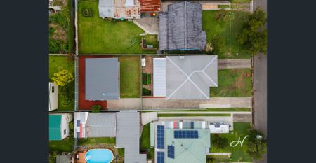 NEAR NEW, ARCHITECTURALLY DESIGNED HOME - Photo 5