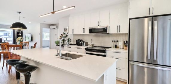 Luxueux condo neuf 4½ à louer – 1350$ / mois* - Photo 2