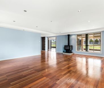 Charming Austral Home with Rural Feel - Photo 2