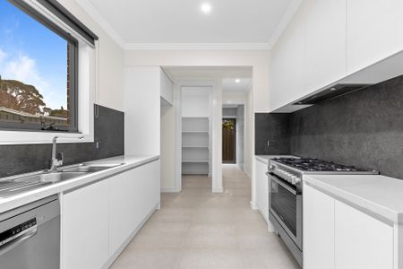 Large Modern Townhome - Photo 5