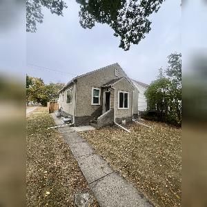 5 Bed 2 Bath Single Garage Home For Rent Edmonton - Photo 2