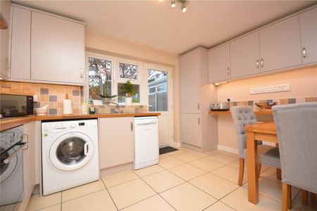 2 bedroom end of terrace house to rent - Photo 4