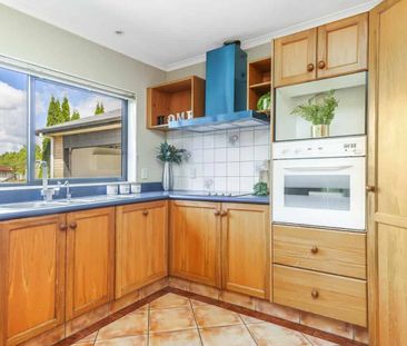 4 Bedrooms in Huntington - Photo 3