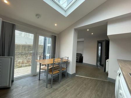 4 bedroom terraced house to rent - Photo 3