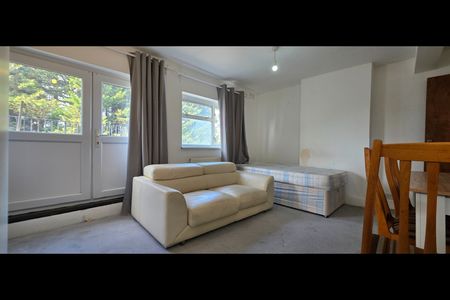 1 Bed Flat, Tanner St, IG11 - Photo 2
