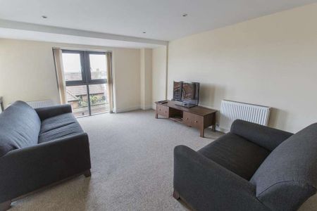 2 bedroom flat to rent - Photo 4