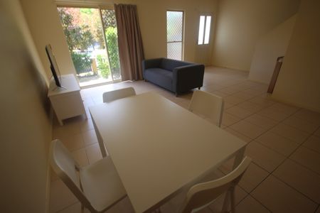 3/24 Brisbane Street, St Lucia QLD 4067 - Townhouse For Rent | Domain - Photo 2