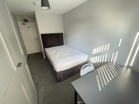 1 bedroom in a house share to rent - Photo 5