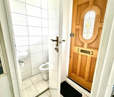 Room in a Shared Flat, Tooting Bec Road, SW17 - Photo 1