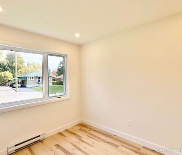 692B Crystal Street, Carson Grove - Carson Meadows, Ottawa, ON - Photo 3