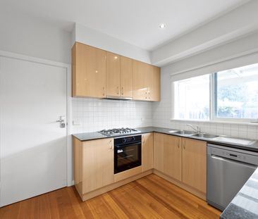 33 Mernda Avenue, Glen Iris VIC 3146 - Photo 1