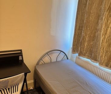 Room in a Shared House, Northumberland Road, E17 - Photo 3