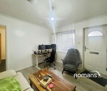 Kitchener Road, High Wycombe, Buckinghamshire, HP11 - Photo 1