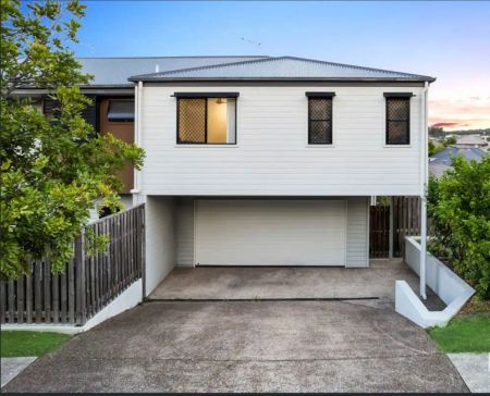 “Modern Townhouse Living in Springfield Lakes!” - Photo 5