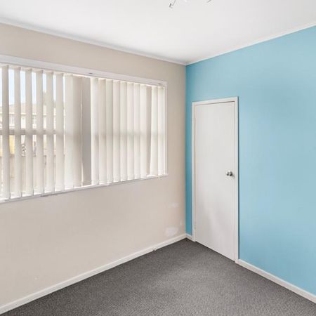 Three bedroom home in Manurewa! - Photo 4