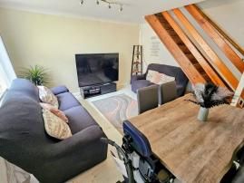 3 Bedroom End-of-Terrace House For Rent - Photo 4