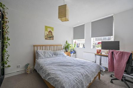 3 bedroom flat to rent - Photo 4