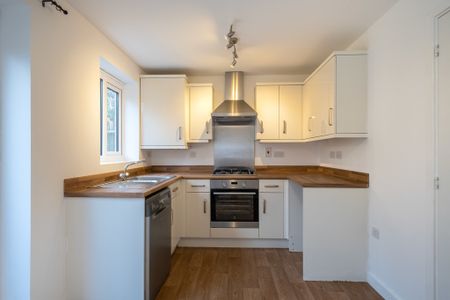 2 bedroom semi-detached to let - Photo 5