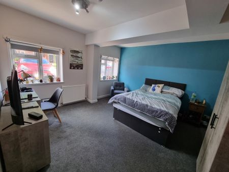 2 Bed Student Accommodation - Photo 3