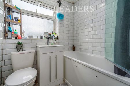 2 bedroom flat to rent - Photo 5