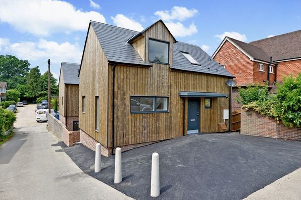 St Christophers Road, Haslemere, Surrey, GU27 - Photo 1